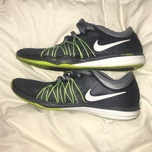 Women’s Nike training dual fusion hit shoes